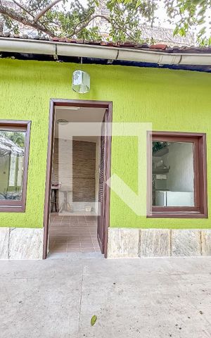 Casa à venda com 363m², 3 quartos e 2 vagas Casa à venda com 363m², 3 quartos e 2 vagasÁrea Externa
