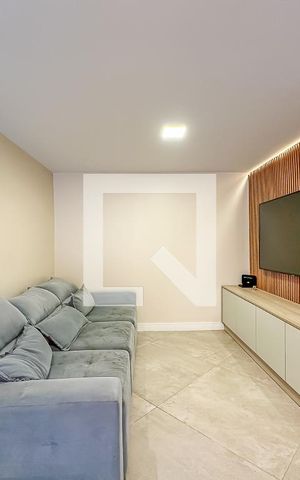 Casa à venda com 363m², 3 quartos e 2 vagas Casa à venda com 363m², 3 quartos e 2 vagasSala