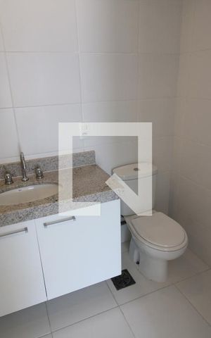 Apartamento para alugar com 82m², 2 quartos e 1 vagaSuíte 1 - Banheiro