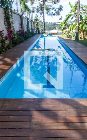 Casa de condomínio à venda com 800m², 4 quartos e 10 vagas Casa de condomínio à venda com 800m², 4 quartos e 10 vagasPiscina
