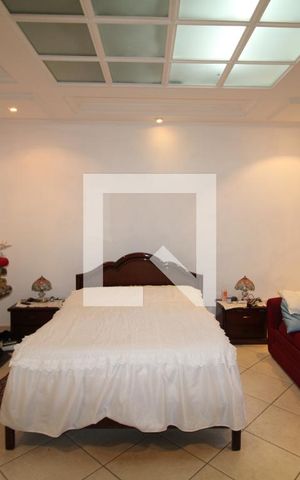 Casa à venda com 320m², 5 quartos e 8 vagasSuíte 1