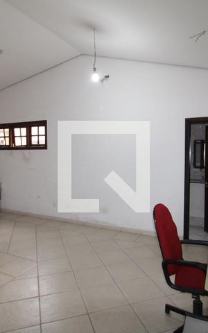 Casa à venda com 320m², 5 quartos e 8 vagasCorredor
