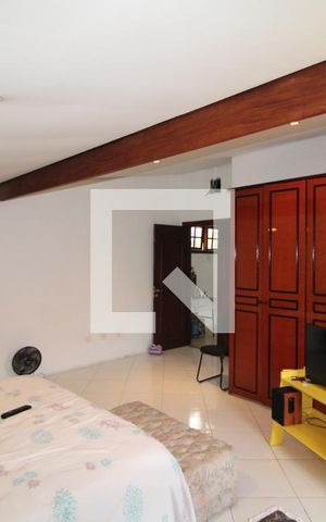 Casa à venda com 320m², 5 quartos e 8 vagasSuíte 3