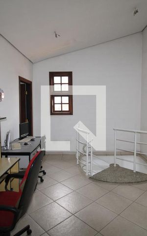 Casa à venda com 320m², 5 quartos e 8 vagasCorredor