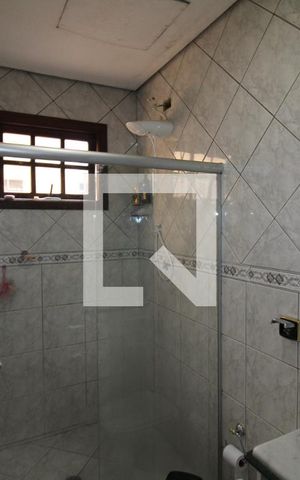 Casa à venda com 320m², 5 quartos e 8 vagasBanheiro da Suíte 2