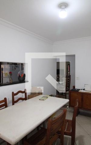 Casa à venda com 320m², 5 quartos e 8 vagasCozinha
