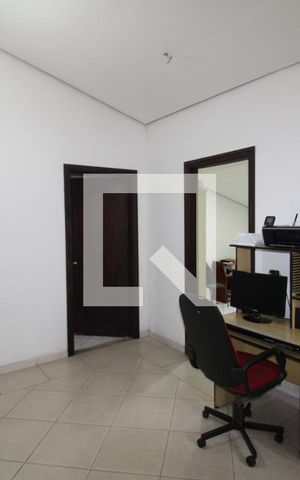 Casa à venda com 320m², 5 quartos e 8 vagasCorredor
