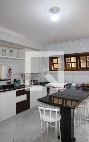 Casa à venda com 320m², 5 quartos e 8 vagasCozinha