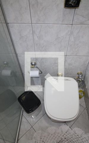 Casa à venda com 320m², 5 quartos e 8 vagasBanheiro da Suíte 2