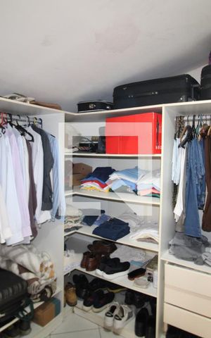 Casa à venda com 320m², 5 quartos e 8 vagasCloset da suíte 3