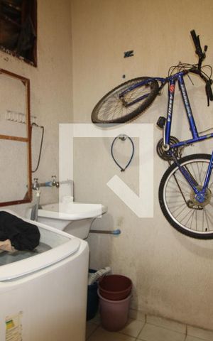 Casa à venda com 320m², 5 quartos e 8 vagasÁrea de Serviço