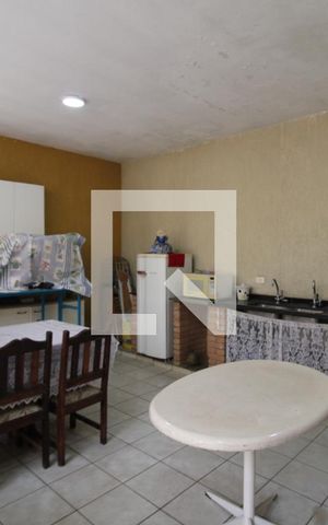 Casa à venda com 320m², 5 quartos e 8 vagasÁrea de Serviço