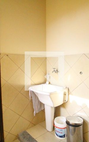 Casa de condomínio à venda com 160m², 3 quartos e 3 vagasÁrea de serviço