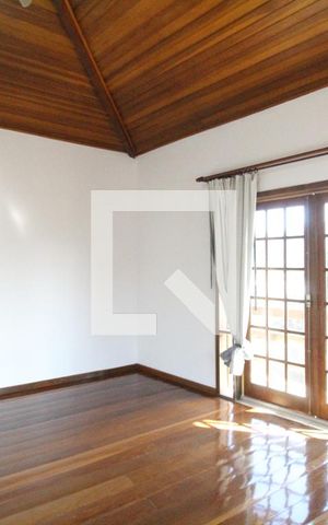 Casa de condomínio à venda com 160m², 3 quartos e 3 vagasSuíte