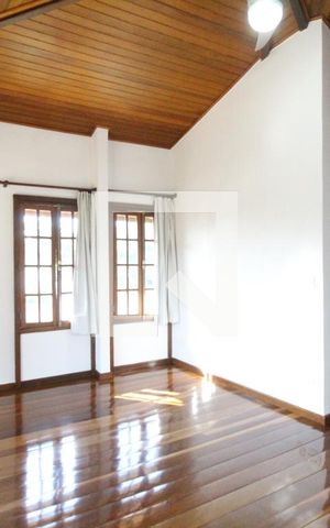 Casa de condomínio à venda com 160m², 3 quartos e 3 vagasSuíte