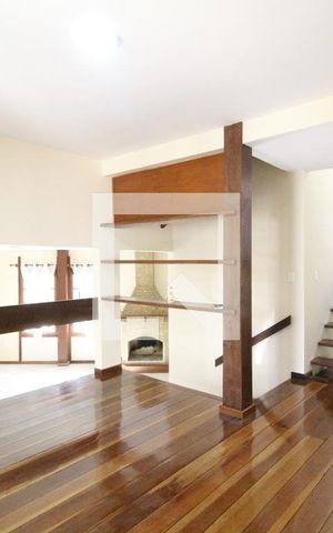 Casa de condomínio à venda com 160m², 3 quartos e 3 vagasSala