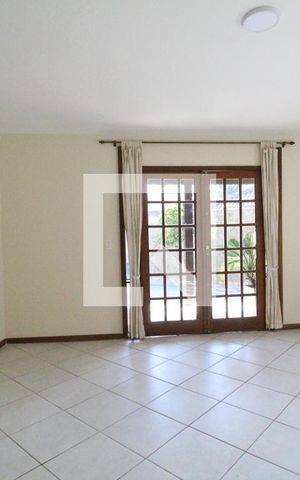 Casa de condomínio à venda com 160m², 3 quartos e 3 vagasSala