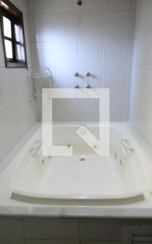 Casa de condomínio à venda com 160m², 3 quartos e 3 vagasBanheiro da suíte