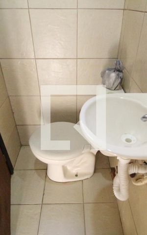 Casa de condomínio à venda com 160m², 3 quartos e 3 vagasBanheiro de Serviço