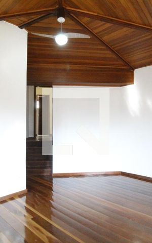 Casa de condomínio à venda com 160m², 3 quartos e 3 vagasSuíte