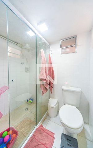 Casa à venda com 174m², 3 quartos e 2 vagas Casa à venda com 174m², 3 quartos e 2 vagasBanheiro Casa 2