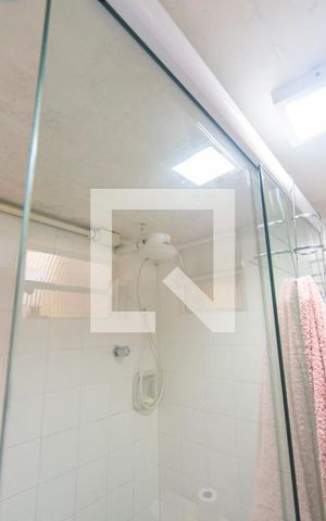 Casa à venda com 174m², 3 quartos e 2 vagas Casa à venda com 174m², 3 quartos e 2 vagasBanheiro Casa 2