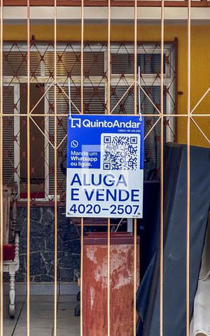 Casa à venda com 174m², 3 quartos e 2 vagas Casa à venda com 174m², 3 quartos e 2 vagasPlaca Banner Instalada na Fachada