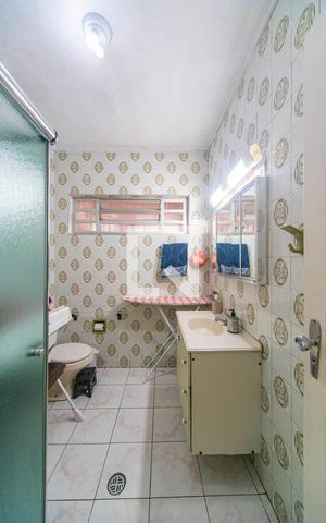 Casa à venda com 174m², 3 quartos e 2 vagas Casa à venda com 174m², 3 quartos e 2 vagasBanheiro Social