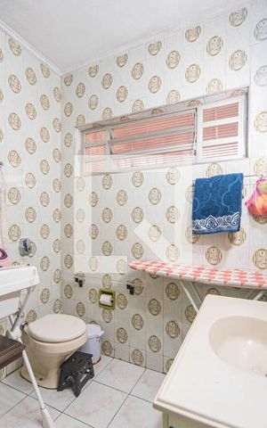 Casa à venda com 174m², 3 quartos e 2 vagas Casa à venda com 174m², 3 quartos e 2 vagasBanheiro Social