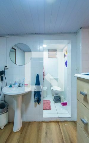 Casa à venda com 174m², 3 quartos e 2 vagas Casa à venda com 174m², 3 quartos e 2 vagasCloset do Quarto da casa 2