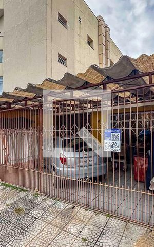 Casa à venda com 174m², 3 quartos e 2 vagas Casa à venda com 174m², 3 quartos e 2 vagasFachada