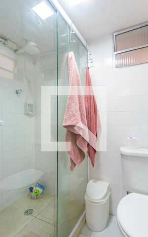 Casa à venda com 174m², 3 quartos e 2 vagas Casa à venda com 174m², 3 quartos e 2 vagasBanheiro Casa 2