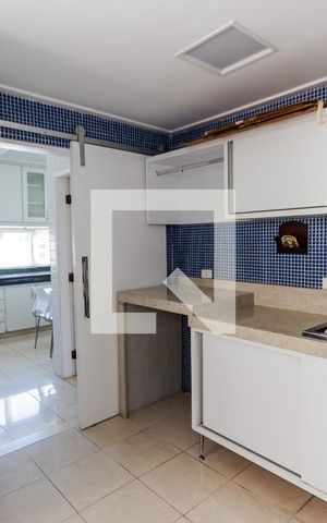 Apartamento à venda com 250m², 3 quartos e 3 vagas Apartamento à venda com 250m², 3 quartos e 3 vagasÁrea de Serviço