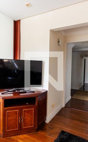 Apartamento à venda com 250m², 3 quartos e 3 vagas Apartamento à venda com 250m², 3 quartos e 3 vagasSala de TV