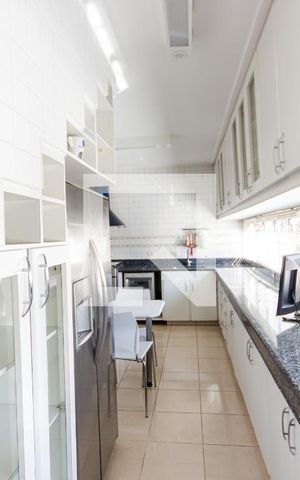 Apartamento à venda com 250m², 3 quartos e 3 vagas Apartamento à venda com 250m², 3 quartos e 3 vagasCozinha