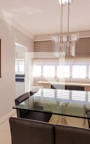 Apartamento à venda com 250m², 3 quartos e 3 vagas Apartamento à venda com 250m², 3 quartos e 3 vagasSala de Jantar