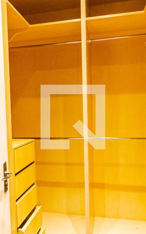 Apartamento à venda com 250m², 3 quartos e 3 vagas Apartamento à venda com 250m², 3 quartos e 3 vagasCloset