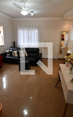 Casa de condomínio à venda com 161m², 3 quartos e 4 vagasSala