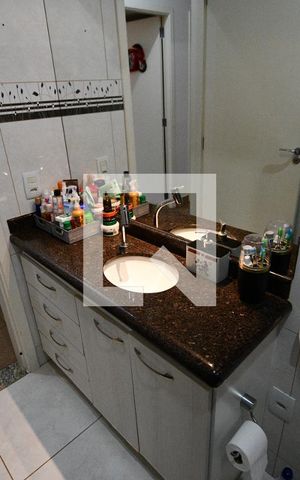 Casa de condomínio à venda com 161m², 3 quartos e 4 vagasBanheiro 