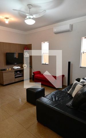 Casa de condomínio à venda com 161m², 3 quartos e 4 vagasSala