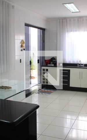 Casa para alugar com 167m², 4 quartos e 2 vagasCozinha