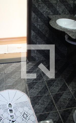 Casa para alugar com 167m², 4 quartos e 2 vagasBanheiro