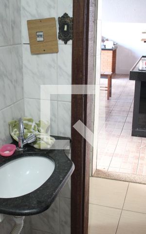 Casa para alugar com 167m², 4 quartos e 2 vagasBanheiro de Serviço