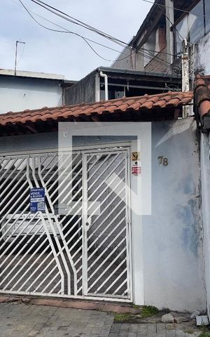 Casa à venda com 142m², 2 quartos e 2 vagas Casa à venda com 142m², 2 quartos e 2 vagasFachada e Placa