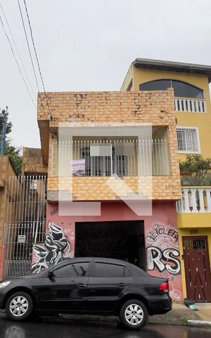 Casa à venda com 147m², 2 quartos e 1 vaga Casa à venda com 147m², 2 quartos e 1 vagaFachada