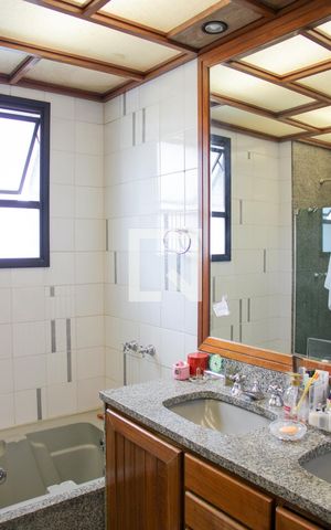 Apartamento à venda com 271m², 4 quartos e 3 vagasBanheiro da Suíte