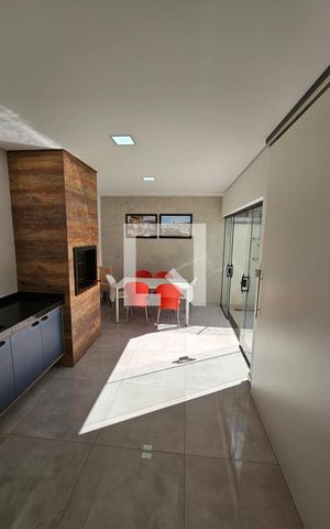 Casa de condomínio para alugar com 118m², 3 quartos e 2 vagas Casa de condomínio para alugar com 118m², 3 quartos e 2 vagasChurrasqueira