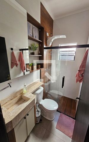 Casa de condomínio para alugar com 118m², 3 quartos e 2 vagas Casa de condomínio para alugar com 118m², 3 quartos e 2 vagasBanheiro