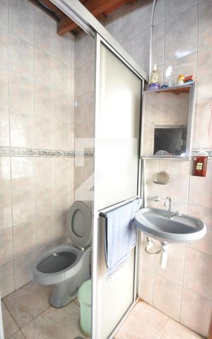 Casa à venda com 325m², 3 quartos e 4 vagasBanheiro de Serviço