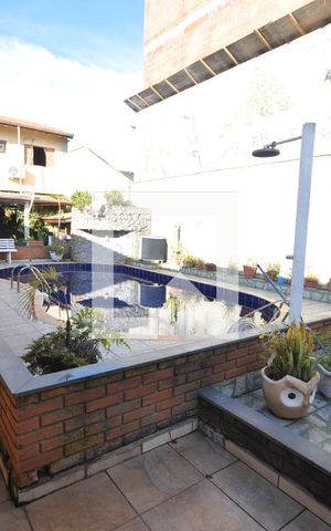 Casa à venda com 325m², 3 quartos e 4 vagasQuintal